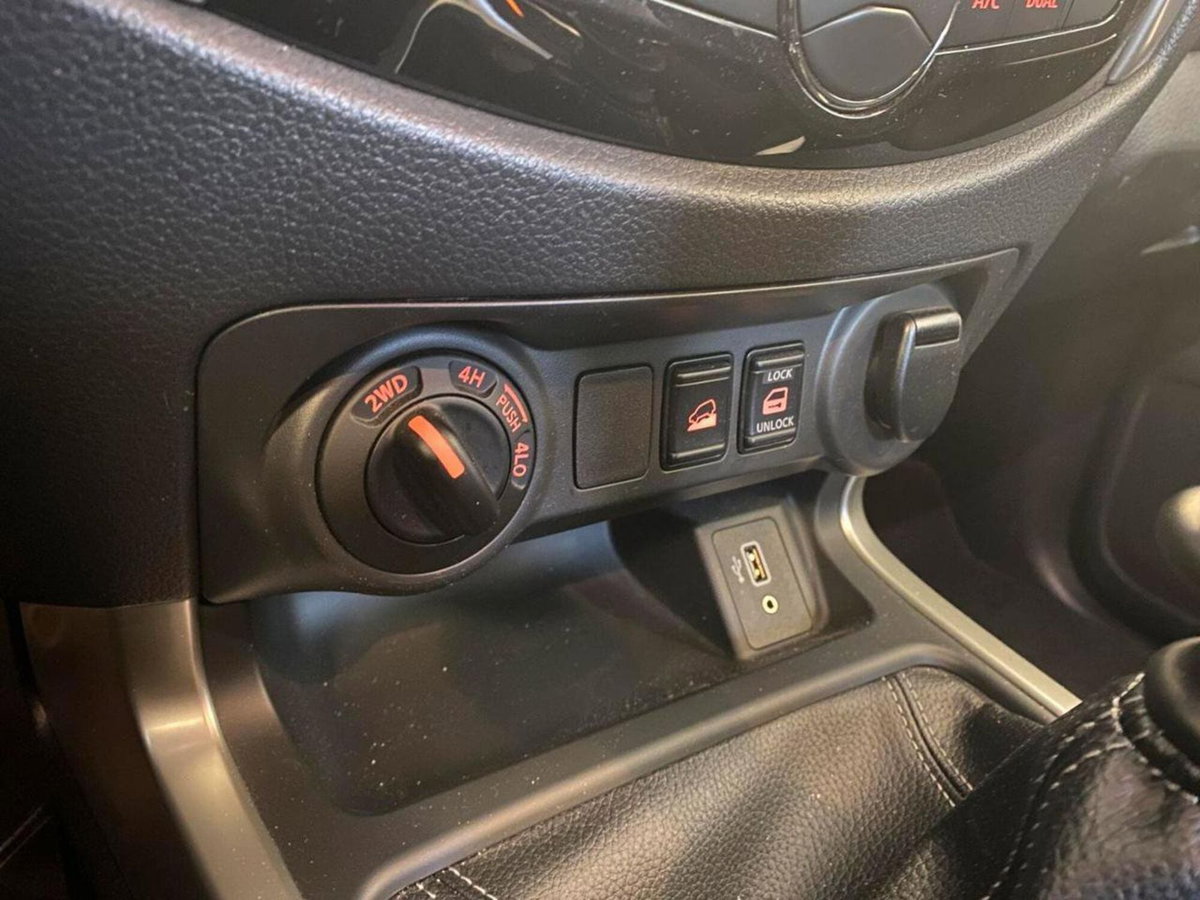 Nissan Navara 2.3 dCi 190 CV 4WD Double Cab Tekna (17)