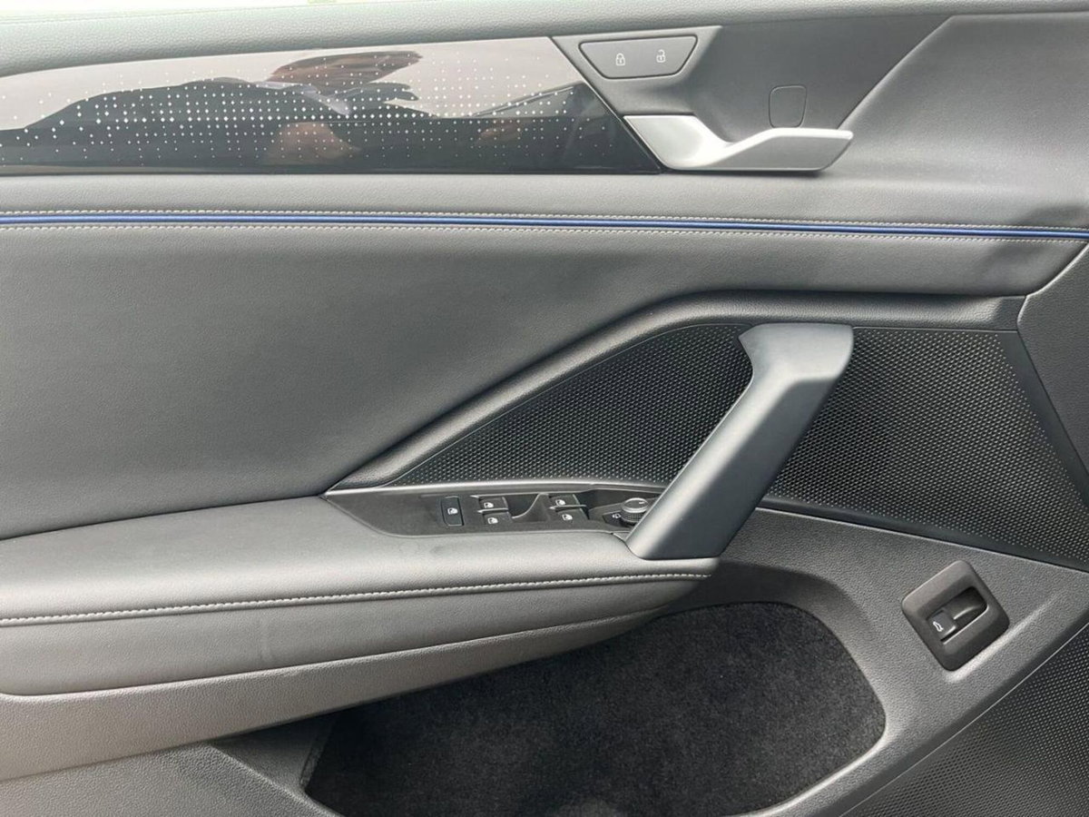Volkswagen Tiguan 2.0 tdi R-Line 150cv dsg (13)