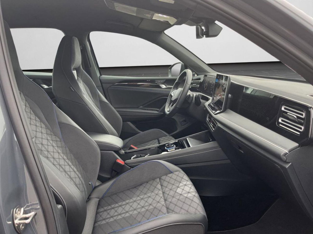 Volkswagen Tiguan 2.0 tdi R-Line 150cv dsg (8)