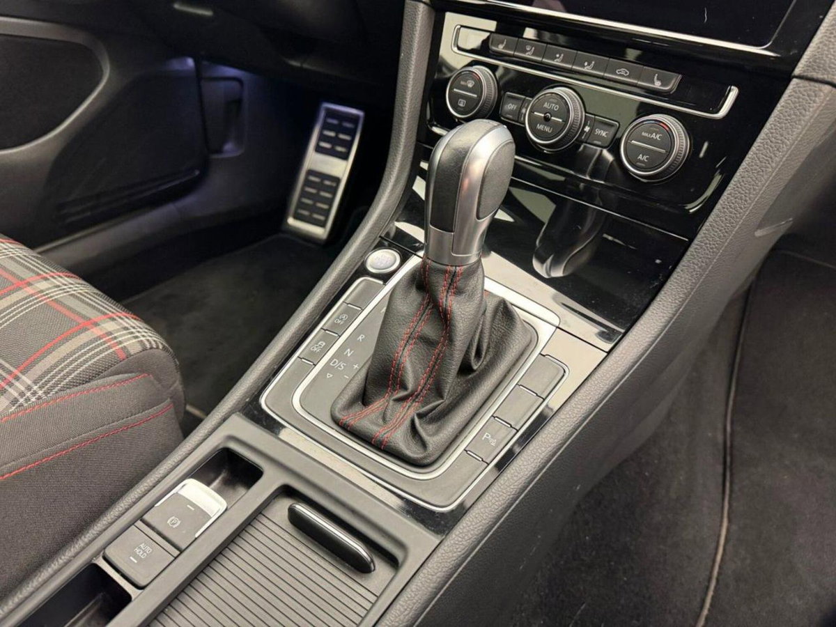 Volkswagen Golf GTI Performance 2.0 245 CV TSI 5p. BMT (11)