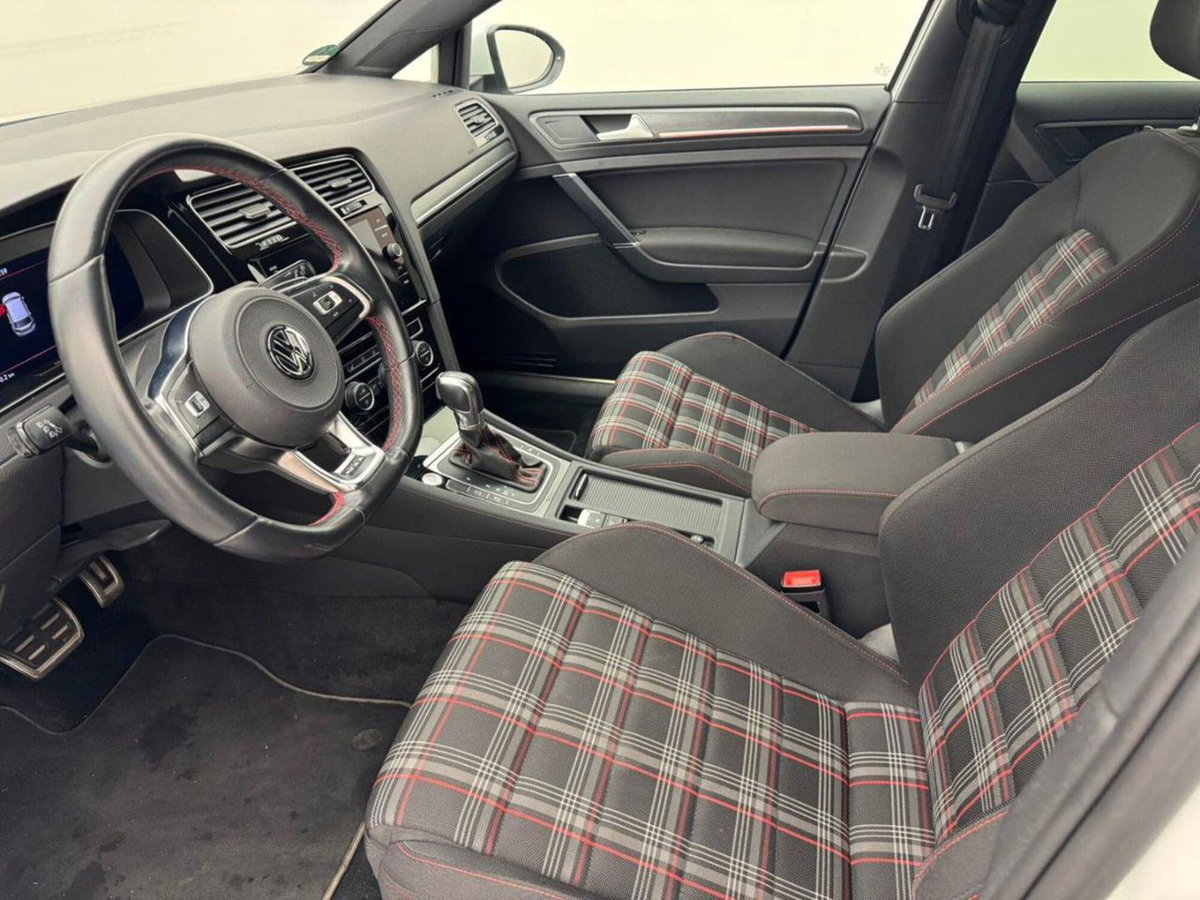 Volkswagen Golf GTI Performance 2.0 245 CV TSI 5p. BMT (6)