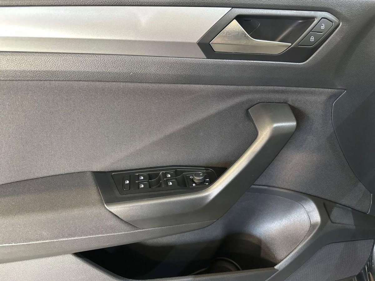 Volkswagen T-Roc 1.5 tsi Life (12)