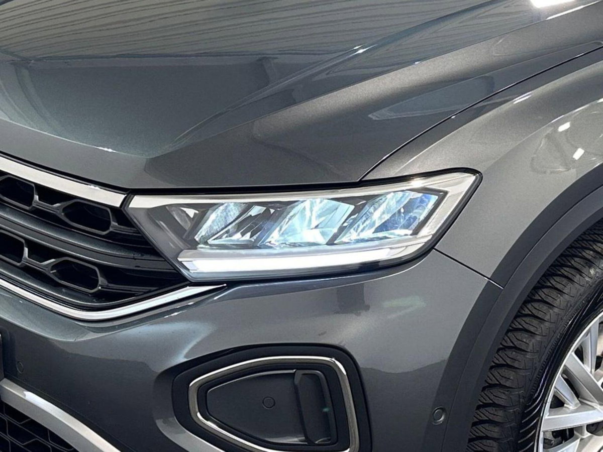 Volkswagen T-Roc 1.5 tsi Life (7)