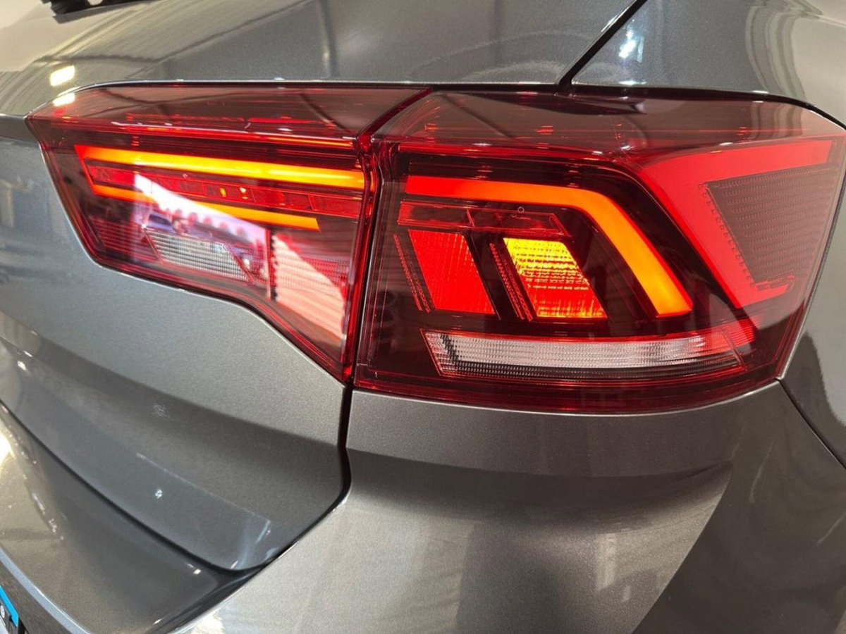 Volkswagen T-Roc 1.5 tsi Life (8)