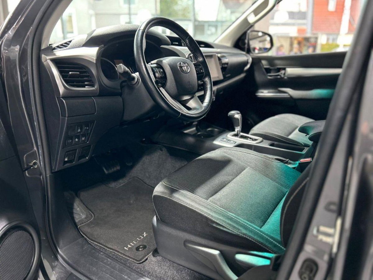 Toyota Hilux 2.D-4D 4WD porte Double Cab Comfort (5)