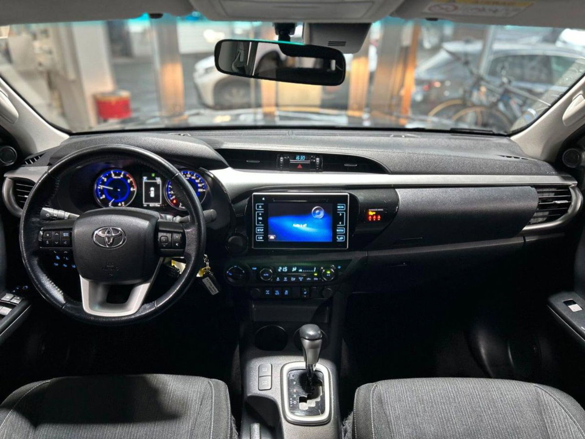 Toyota Hilux 2.D-4D 4WD porte Double Cab Comfort (6)
