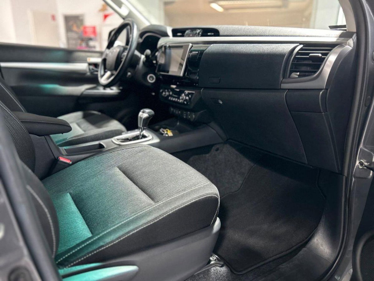 Toyota Hilux 2.D-4D 4WD porte Double Cab Comfort (7)