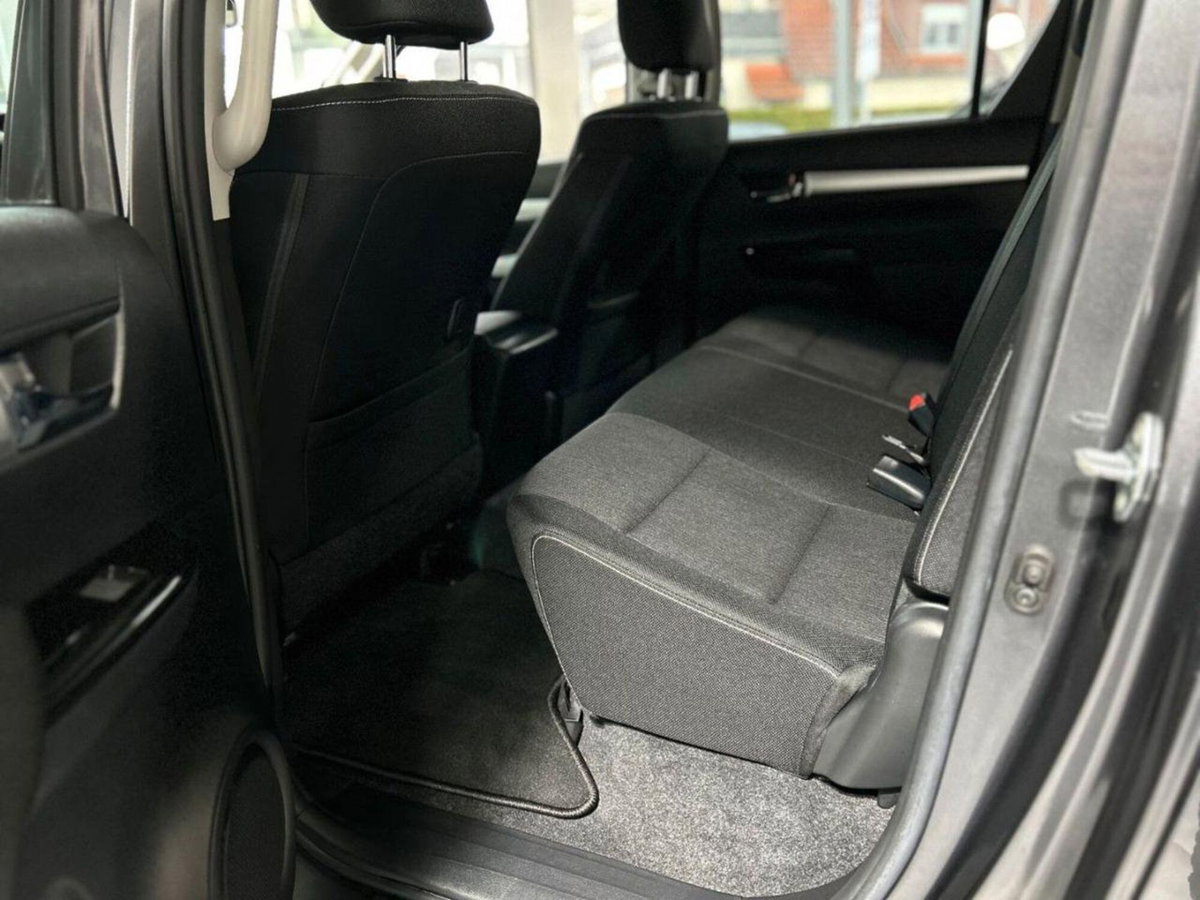 Toyota Hilux 2.D-4D 4WD porte Double Cab Comfort (8)