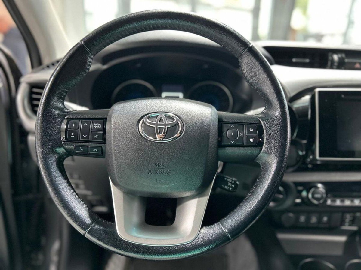 Toyota Hilux 2.D-4D 4WD porte Double Cab Comfort (9)