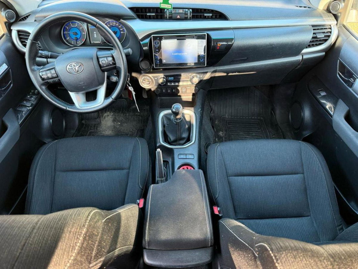 Toyota Hilux 2.D-4D 4WD porte Double Cab Lounge (10)