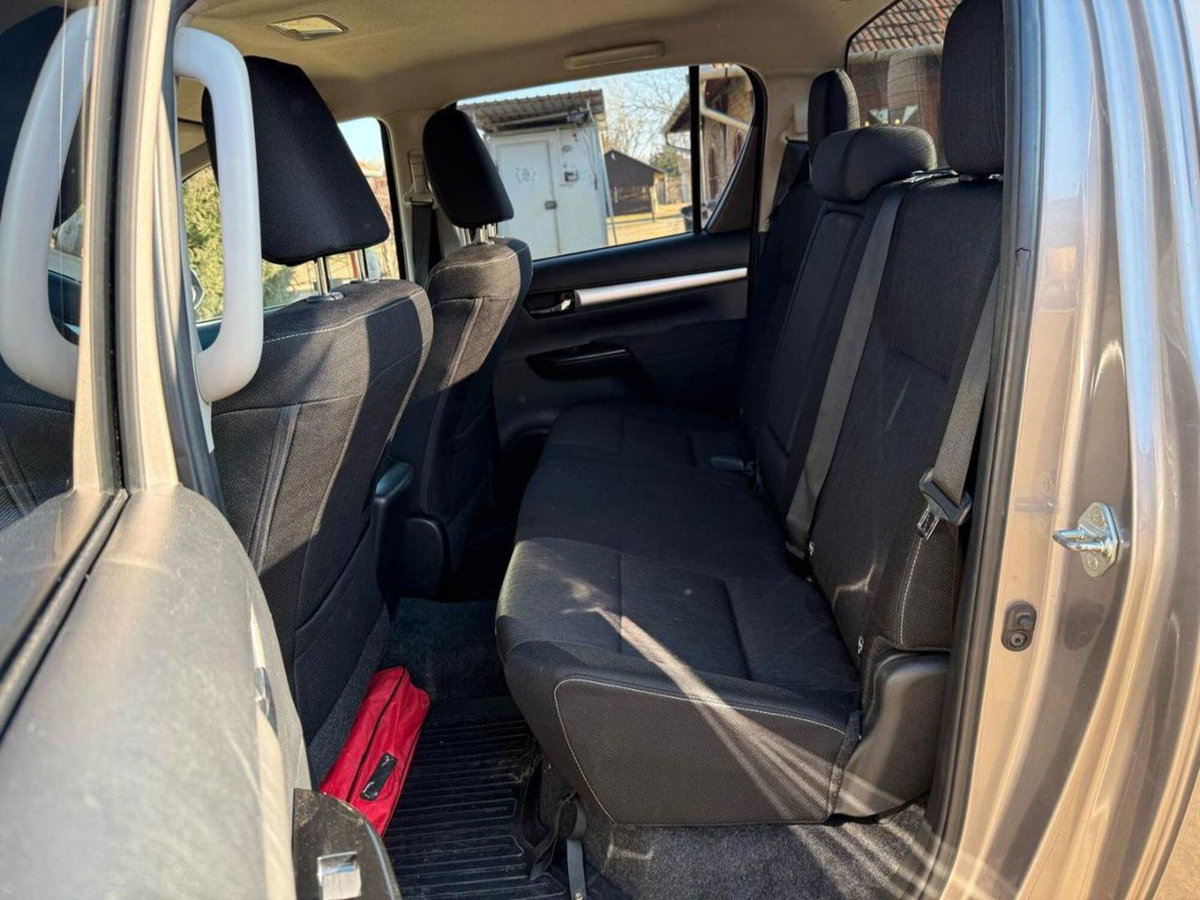 Toyota Hilux 2.D-4D 4WD porte Double Cab Lounge (12)