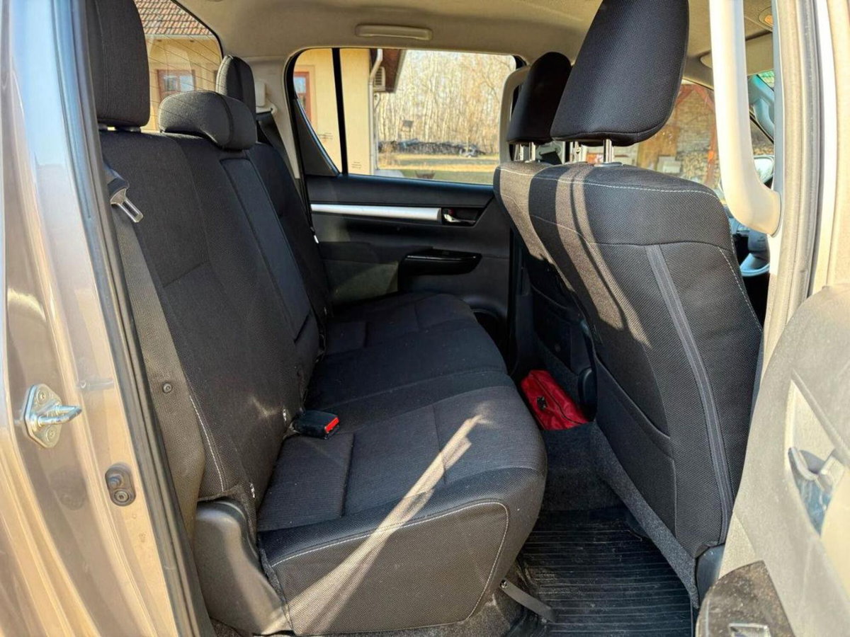 Toyota Hilux 2.D-4D 4WD porte Double Cab Lounge (13)