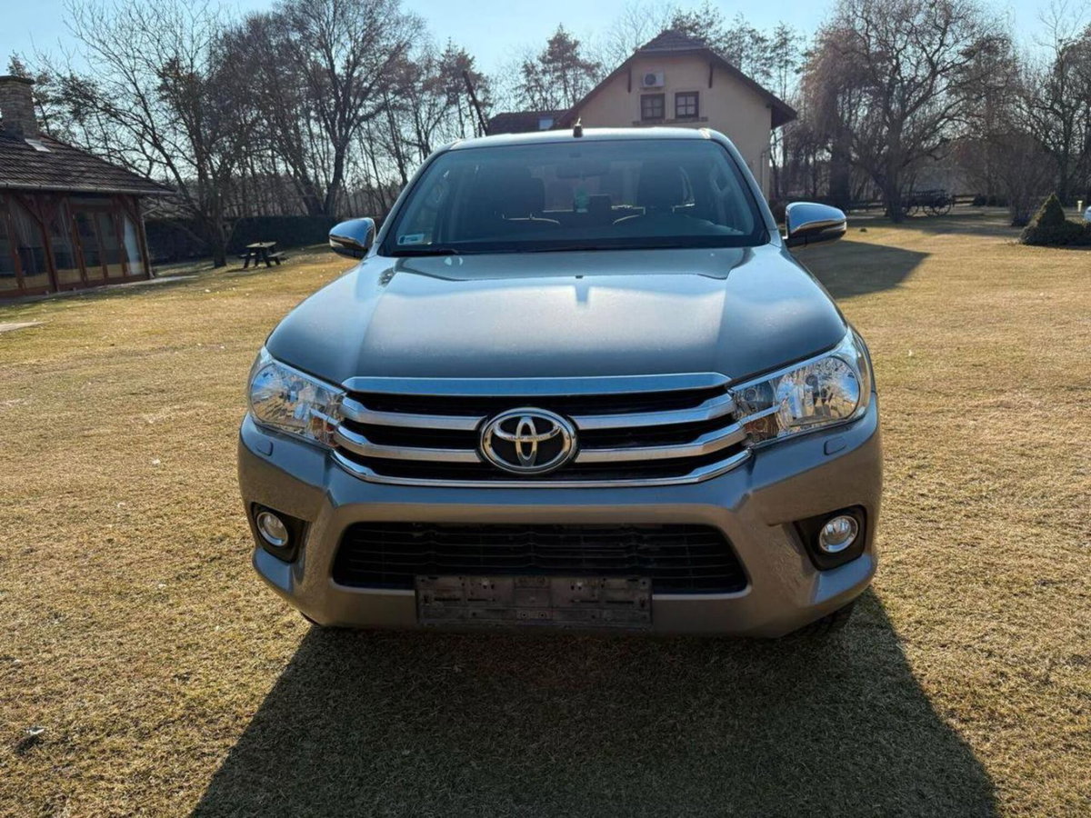 Toyota Hilux 2.D-4D 4WD porte Double Cab Lounge (2)