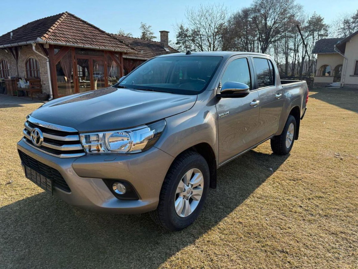 Toyota Hilux 2.D-4D 4WD porte Double Cab Lounge (3)
