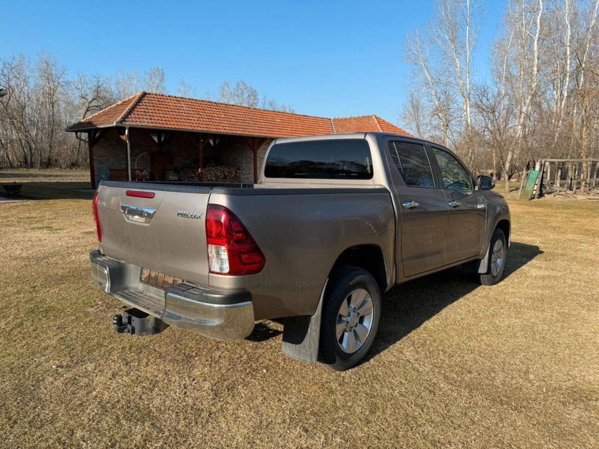 Toyota Hilux 2.D-4D 4WD porte Double Cab Lounge (4)