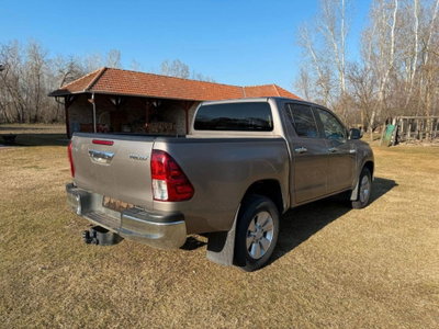 Toyota Hilux 2.D-4D 4WD porte Double Cab Lounge (4)