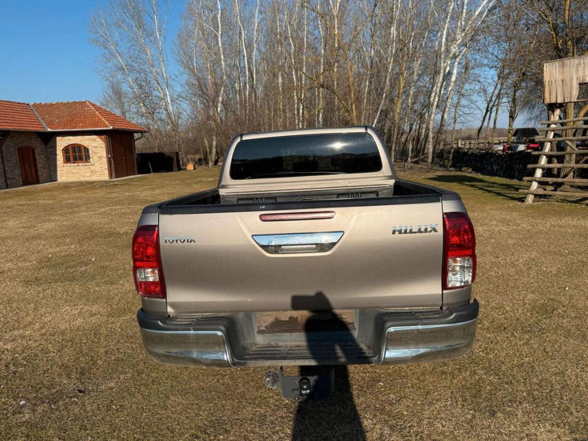 Toyota Hilux 2.D-4D 4WD porte Double Cab Lounge (5)
