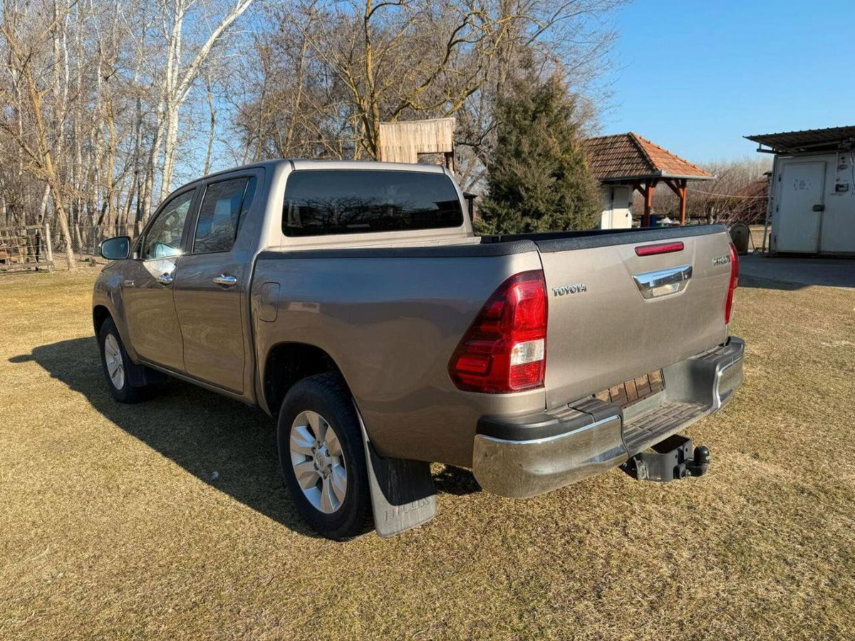 Toyota Hilux 2.D-4D 4WD porte Double Cab Lounge (6)
