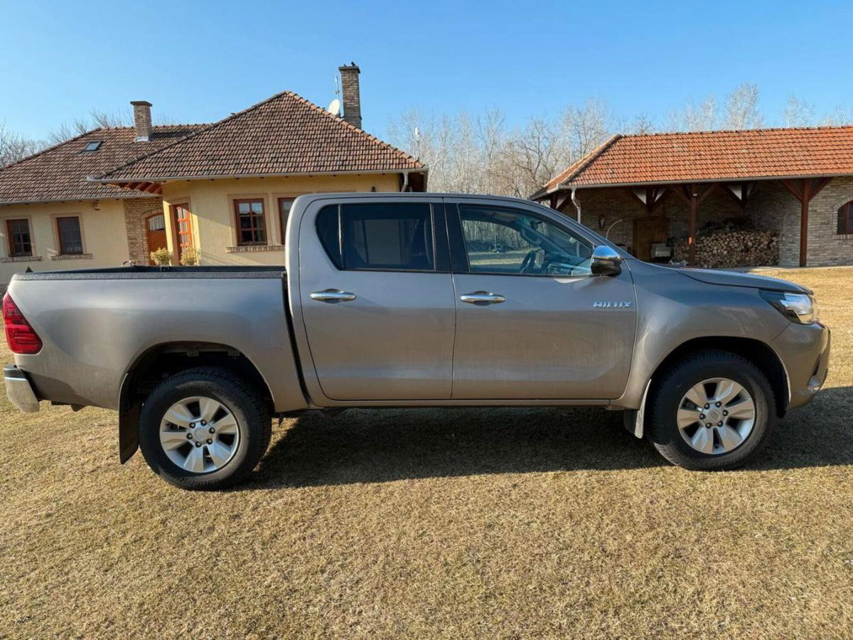 Toyota Hilux 2.D-4D 4WD porte Double Cab Lounge (7)
