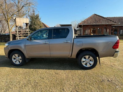 Toyota Hilux 2.D-4D 4WD porte Double Cab Lounge (8)