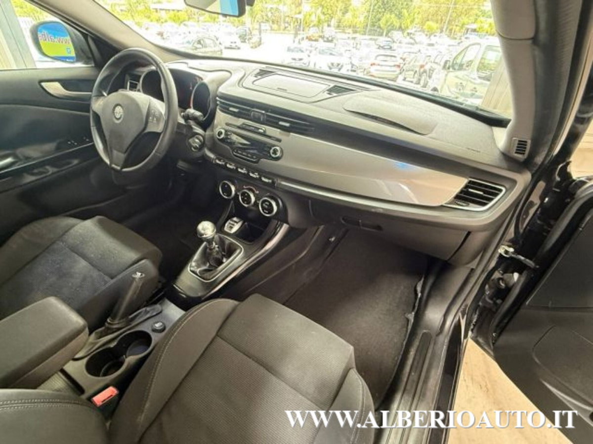 Alfa Romeo Giulietta 1.6 JTDm-2 Distinctive (10)