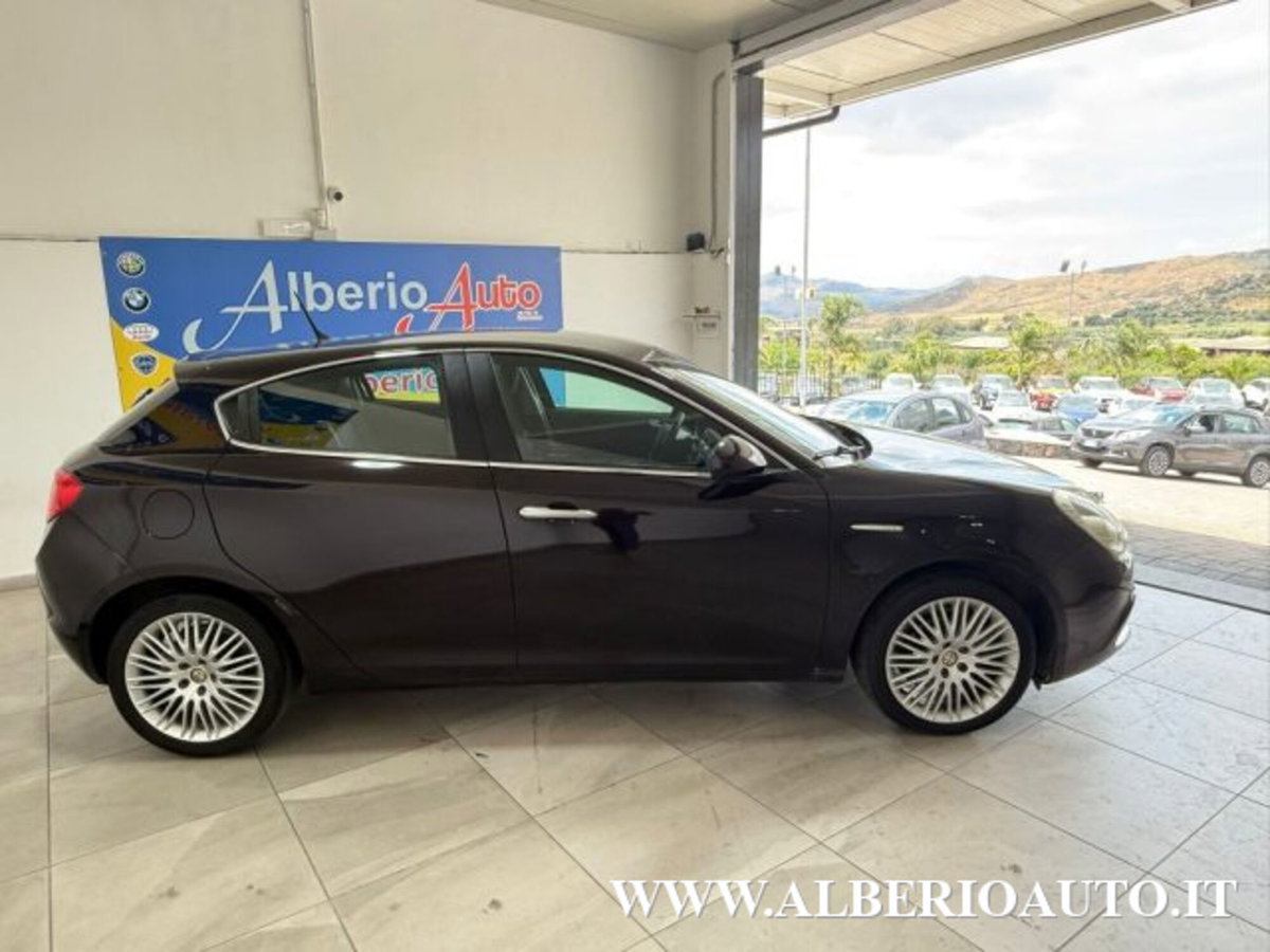 Alfa Romeo Giulietta 1.6 JTDm-2 Distinctive (4)