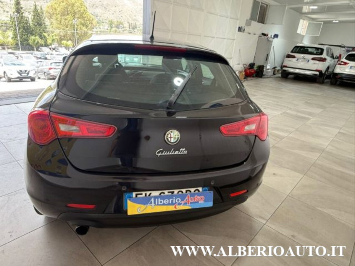 Alfa Romeo Giulietta 1.6 JTDm-2 Distinctive (5)
