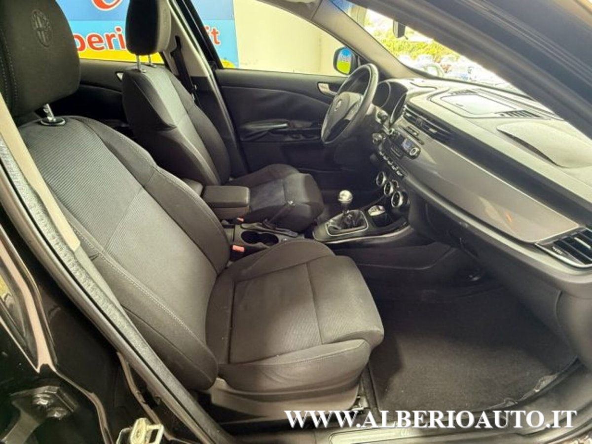 Alfa Romeo Giulietta 1.6 JTDm-2 Distinctive (9)