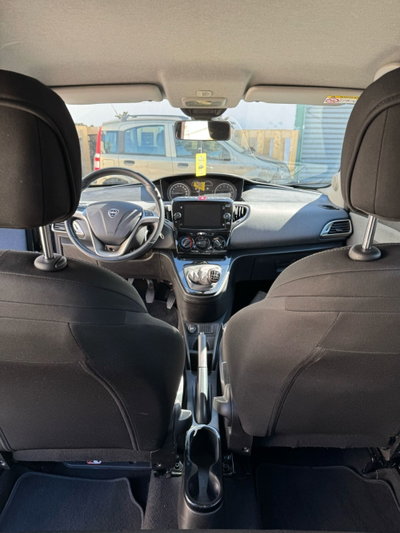 Lancia Ypsilon 1.0 FireFly 5 porte S&S Hybrid Alberta Ferretti (16)