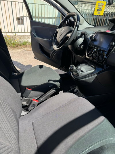 Lancia Ypsilon 1.0 FireFly 5 porte S&S Hybrid Alberta Ferretti (17)