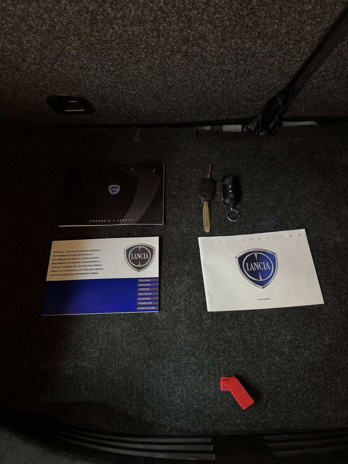 Lancia Ypsilon 1.0 FireFly 5 porte S&S Hybrid Alberta Ferretti (8)