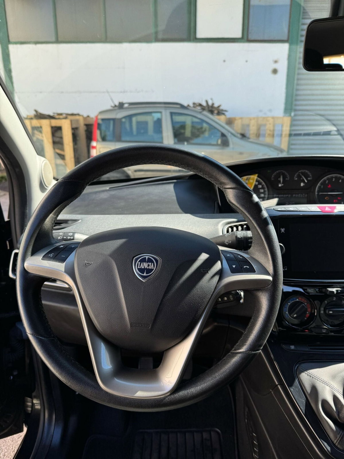 Lancia Ypsilon 1.0 FireFly 5 porte S&S Hybrid Alberta Ferretti (9)