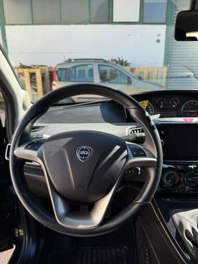 Lancia Ypsilon 1.0 FireFly 5 porte S&S Hybrid Alberta Ferretti (9)