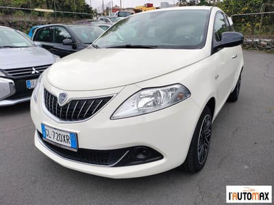 Lancia Ypsilon 1.0 FireFly 5 porte S&S Hybrid Ecochic Silver usata