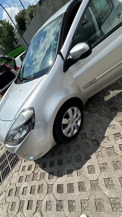 Renault Clio 1.2 16V 5 porte Luxe usata