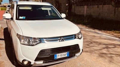 Mitsubishi Outlander 2.2 DI-D 4WD Intense usata