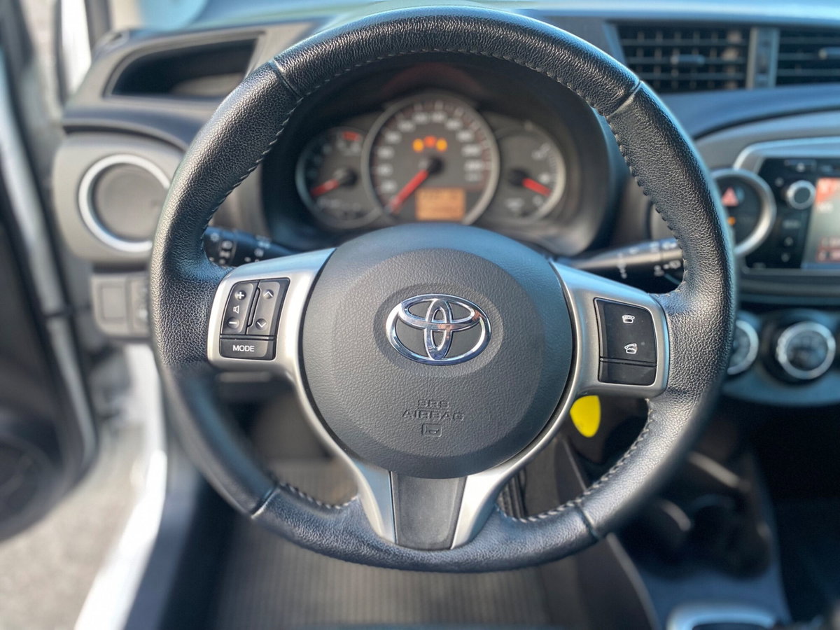 Toyota Yaris 1.D-4D 5 porte Lounge M-MT (10)