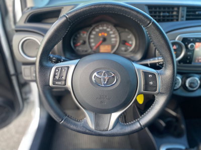 Toyota Yaris 1.D-4D 5 porte Lounge M-MT (10)
