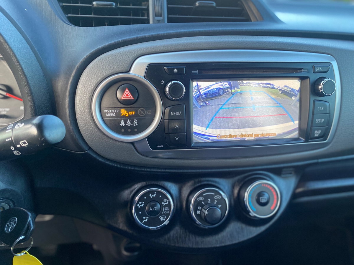 Toyota Yaris 1.D-4D 5 porte Lounge M-MT (13)
