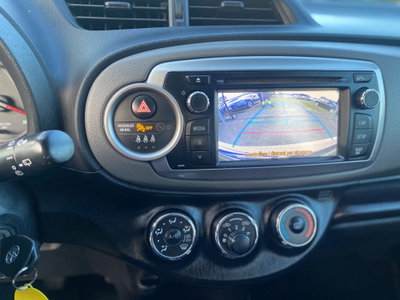 Toyota Yaris 1.D-4D 5 porte Lounge M-MT (13)