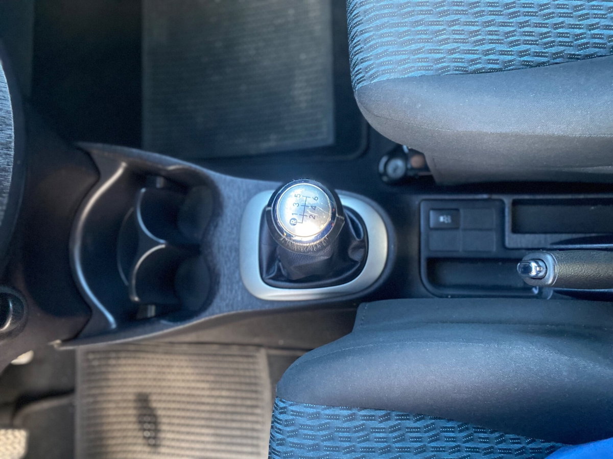 Toyota Yaris 1.D-4D 5 porte Lounge M-MT (14)