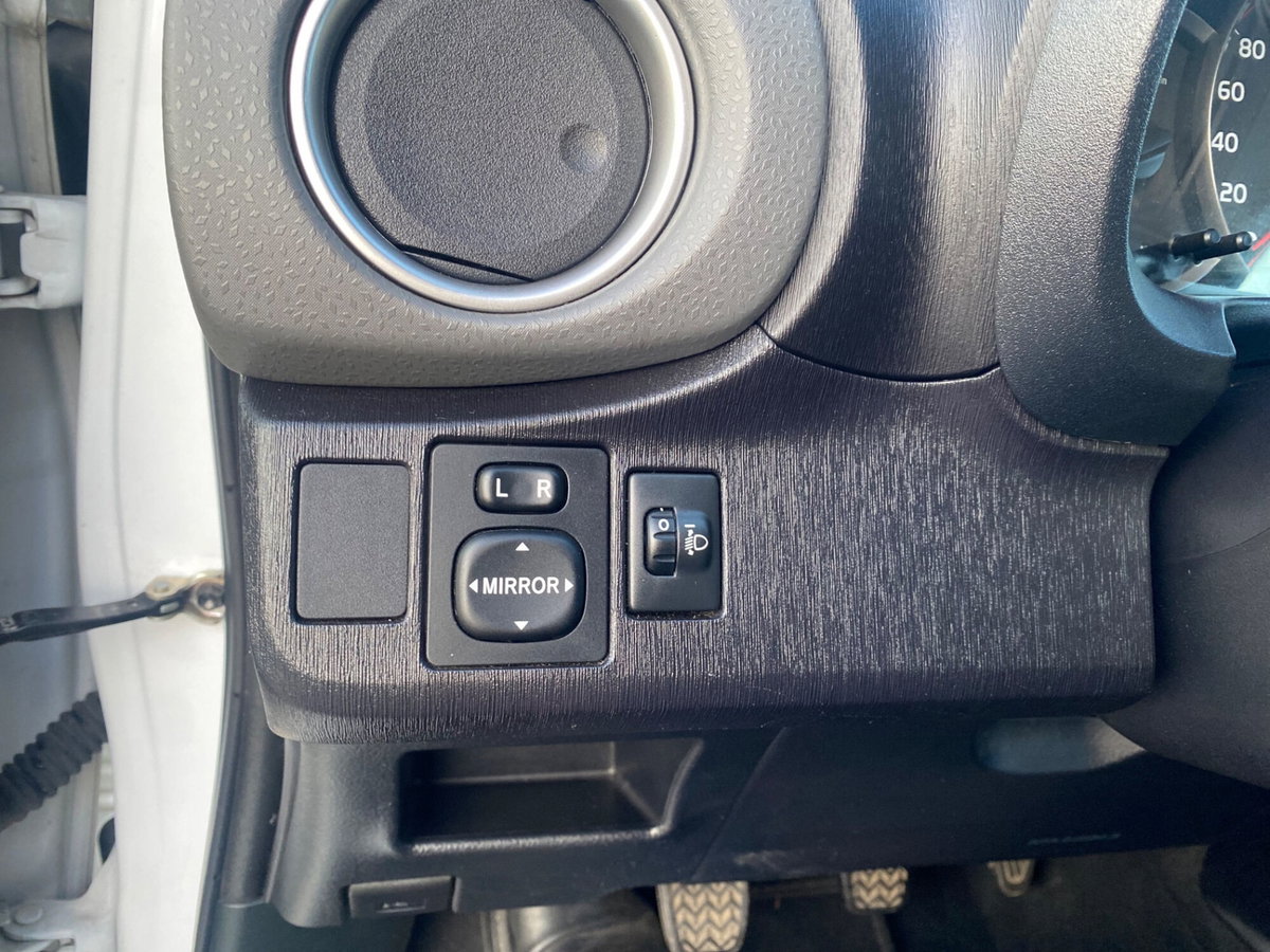 Toyota Yaris 1.D-4D 5 porte Lounge M-MT (15)