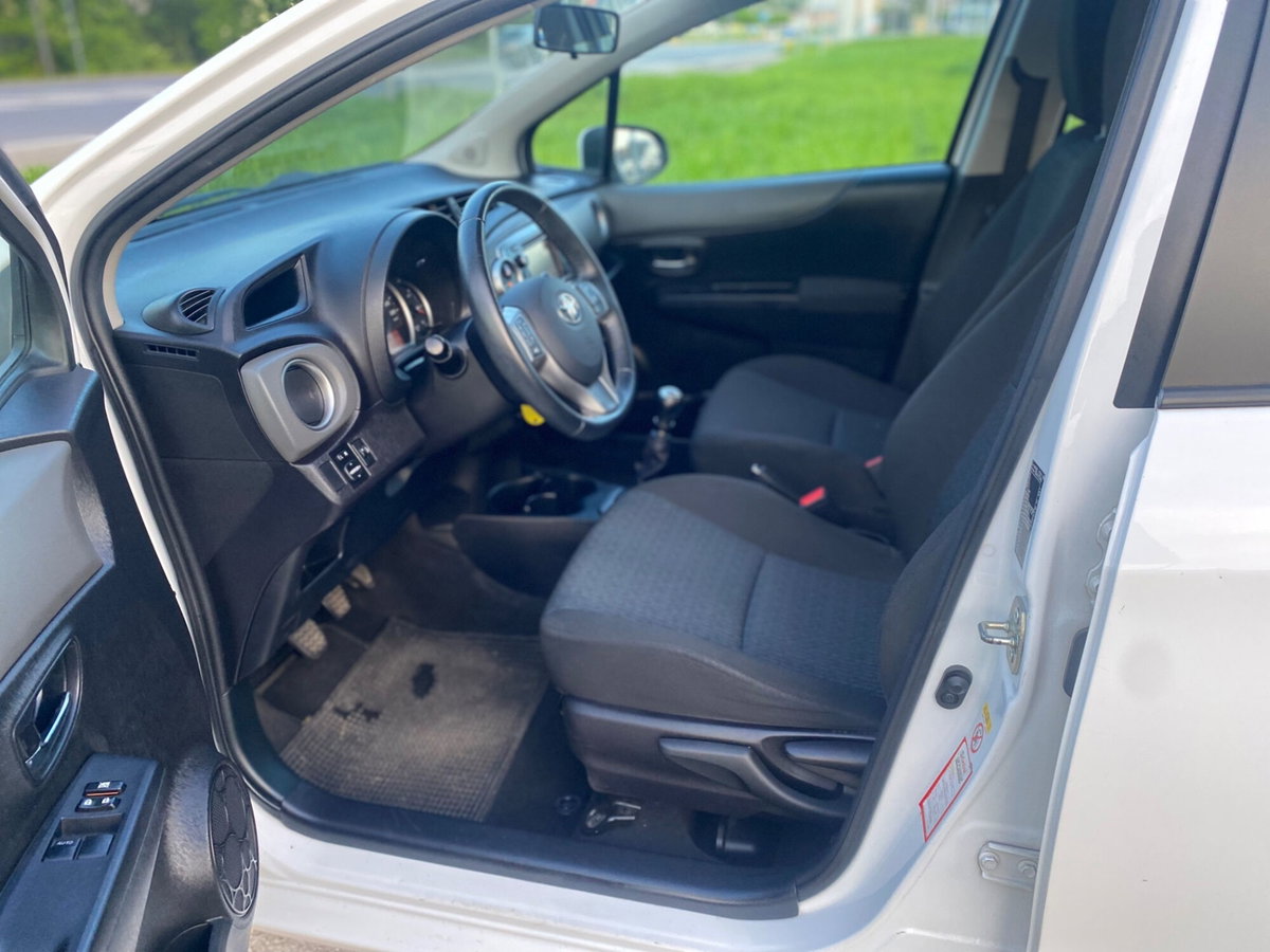 Toyota Yaris 1.D-4D 5 porte Lounge M-MT (16)