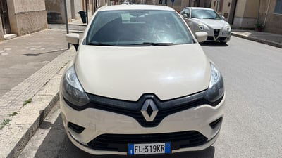 Renault Clio 1.2 75 CV 5 porte Duel usata