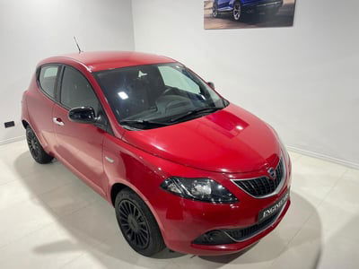 Lancia Ypsilon 1.0 FireFly 5 porte S&S Hybrid Ecochic Silver usata