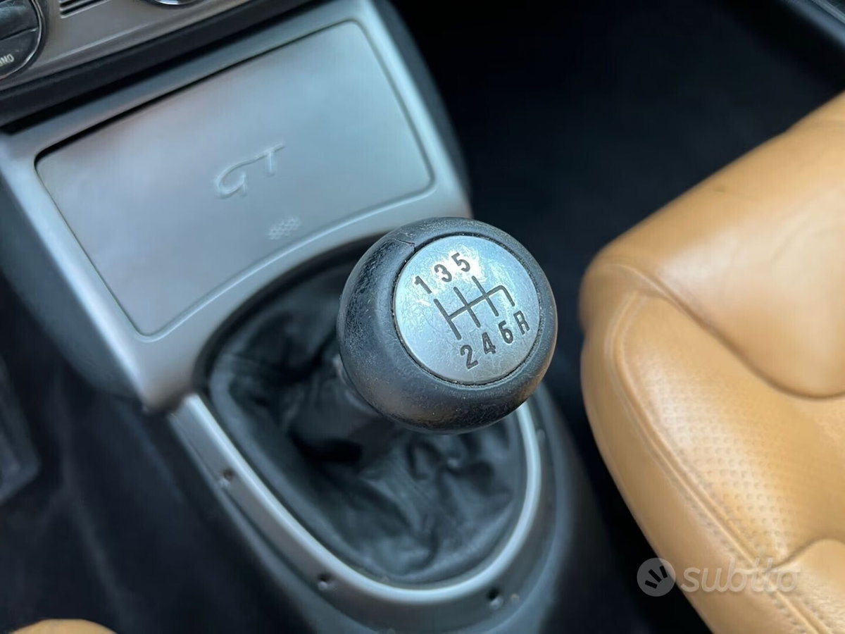 Alfa Romeo GT 1.9 MJT 16V Luxury (14)