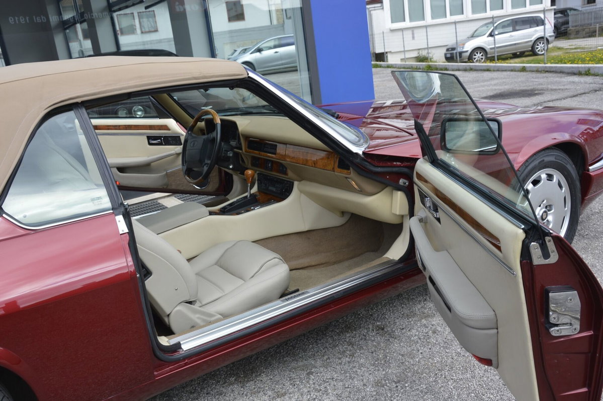 Jaguar XJS 4.0 cat Convertible (12)