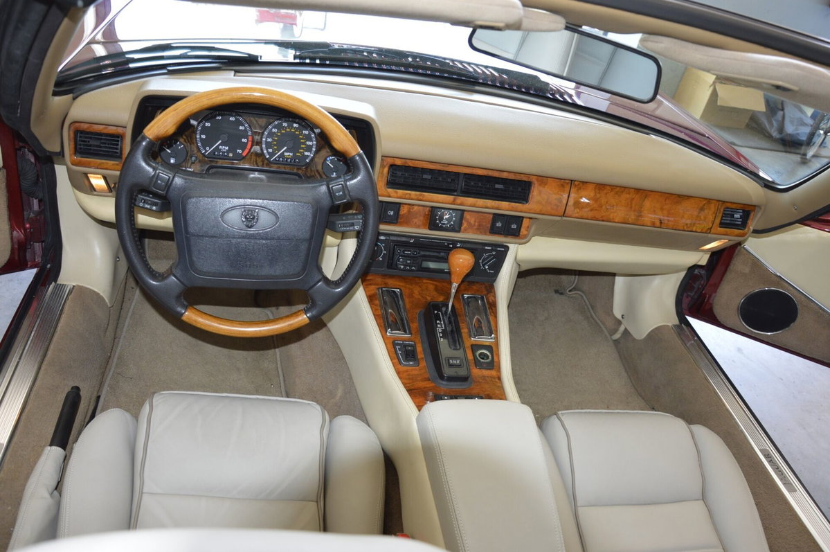 Jaguar XJS 4.0 cat Convertible (19)