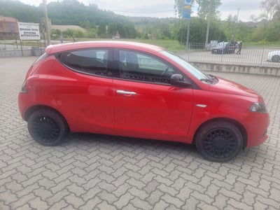 Lancia Ypsilon 1.0 FireFly 5 porte S&S Hybrid Ecochic Silver usata