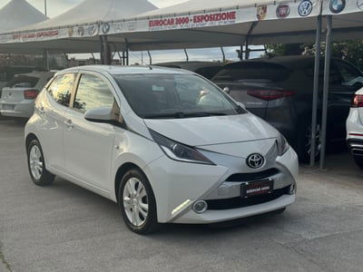 Toyota Aygo 1.0 VVT-i 69 CV 5 porte x-play TSS usata